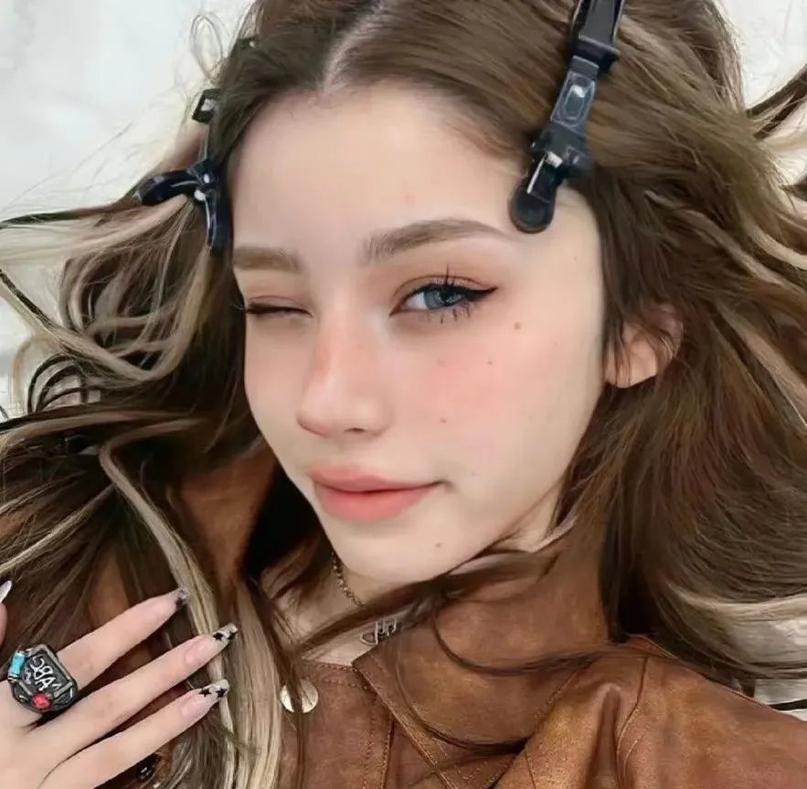 被偷听心声后女配变团宠